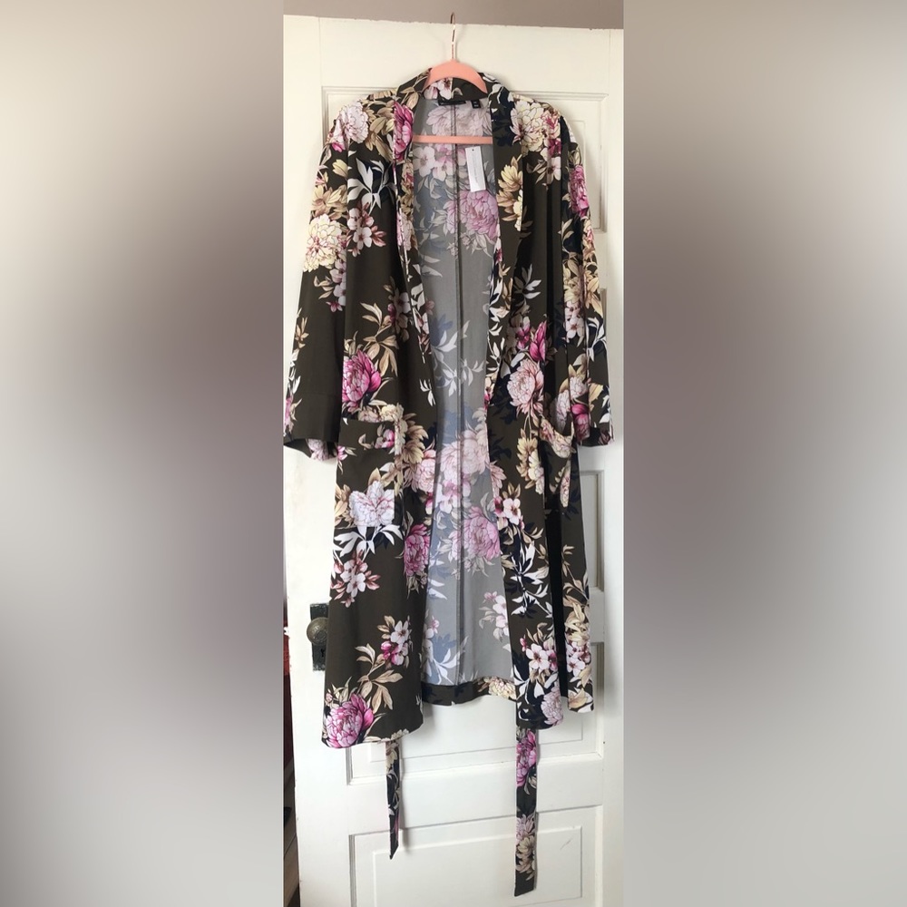 New York & Company Floral Kimono Wrap